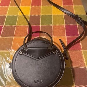 Round cross body purse
